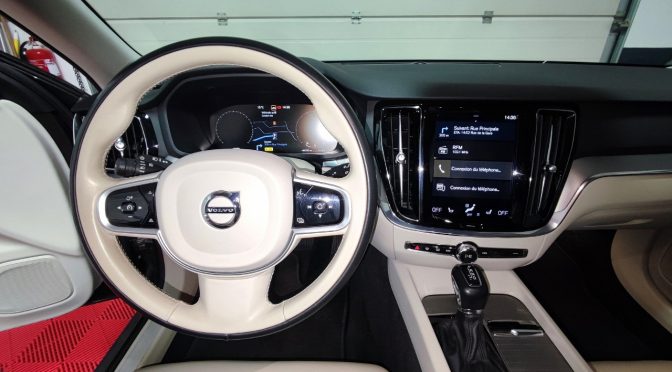 VOLVO V60 (2) CROSS COUNTRY D4 190 LUXE GEARTRONIC 8 // Attelage // Carplay // Camera