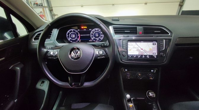 VOLKSWAGEN TIGUAN 2.0 TDI 150 CARAT // TOIT PANO // GPS // CAMERA // Sièges et volant chauff
