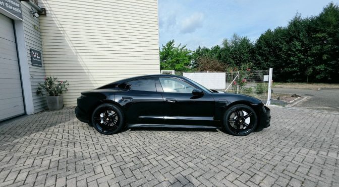 PORSCHE TAYCAN TURBO 680Ch 4×4 // Chargeur 150KW – batterie haute tension // 26 400-€ d’options !!