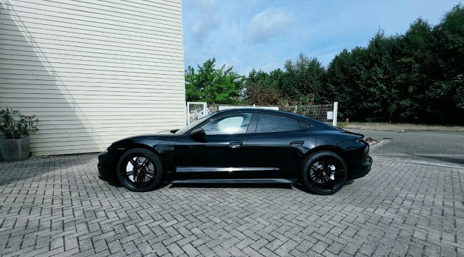 PORSCHE TAYCAN TURBO 680Ch 4×4 // Chargeur 150KW – batterie haute tension // 26 400-€ d’options !!